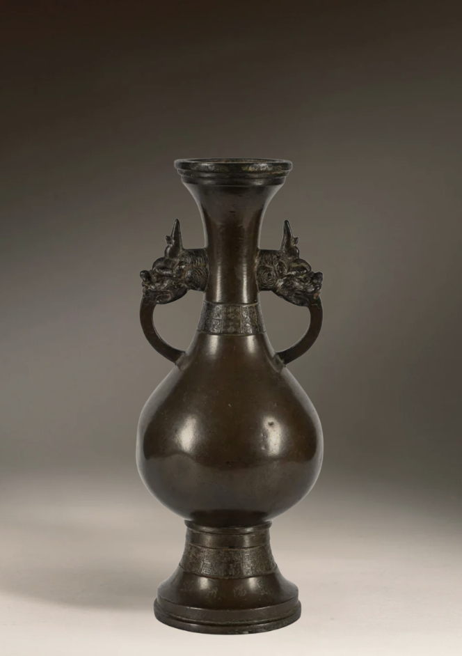 China Ming dynasty 16th century, Bronze Altar Vase