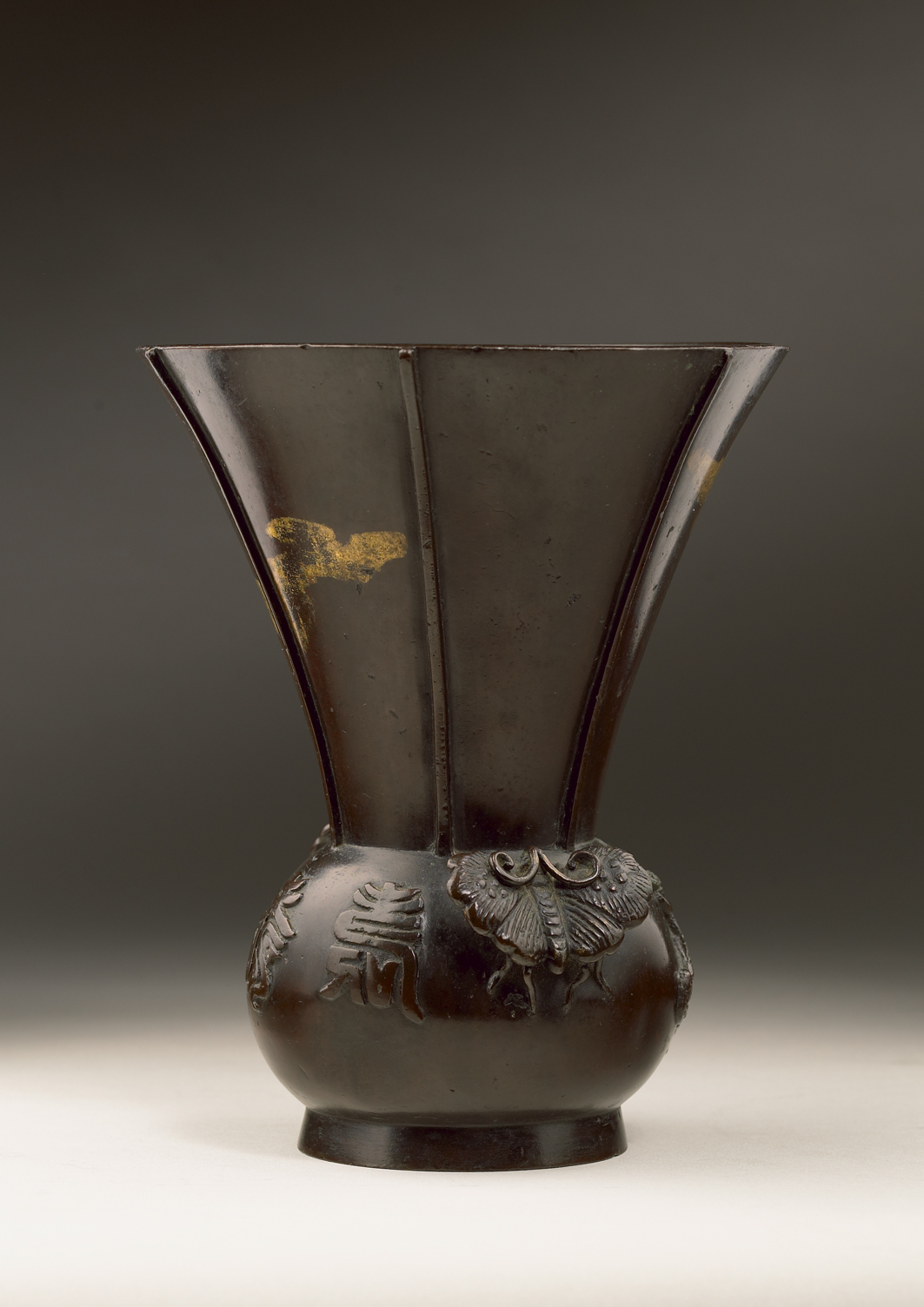  Japan, Edo Period (1615 - 1868), Bronze Flower Vase with Flaring Neck