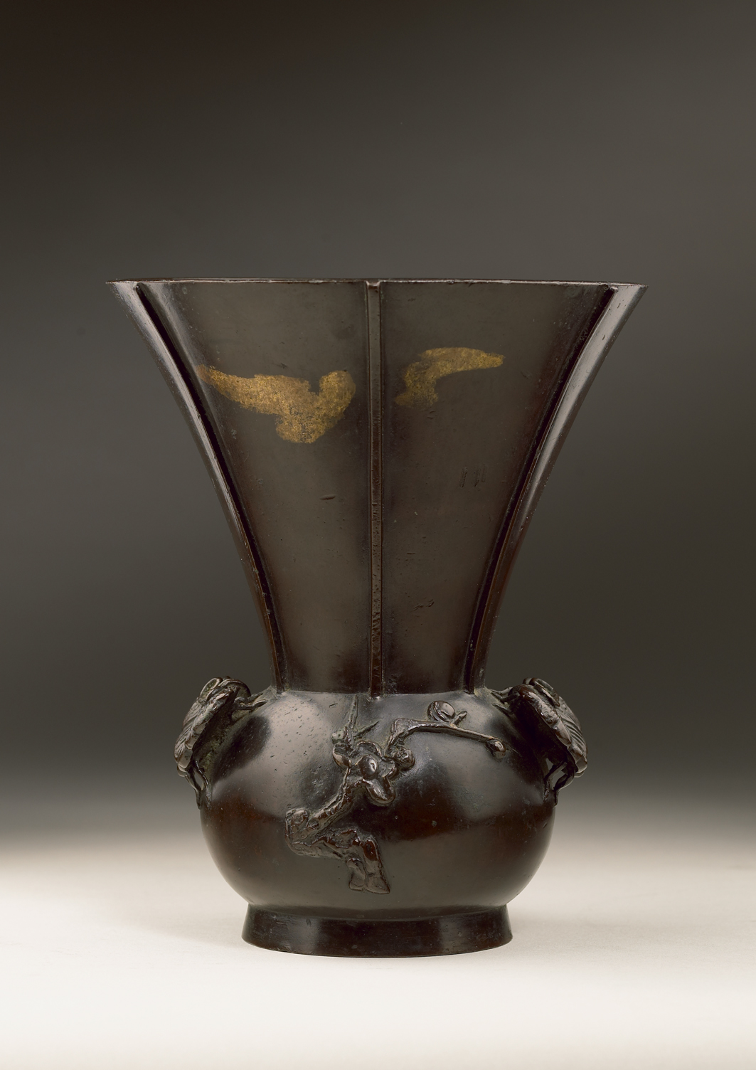  Japan, Edo Period (1615 - 1868), Bronze Flower Vase with Flaring Neck