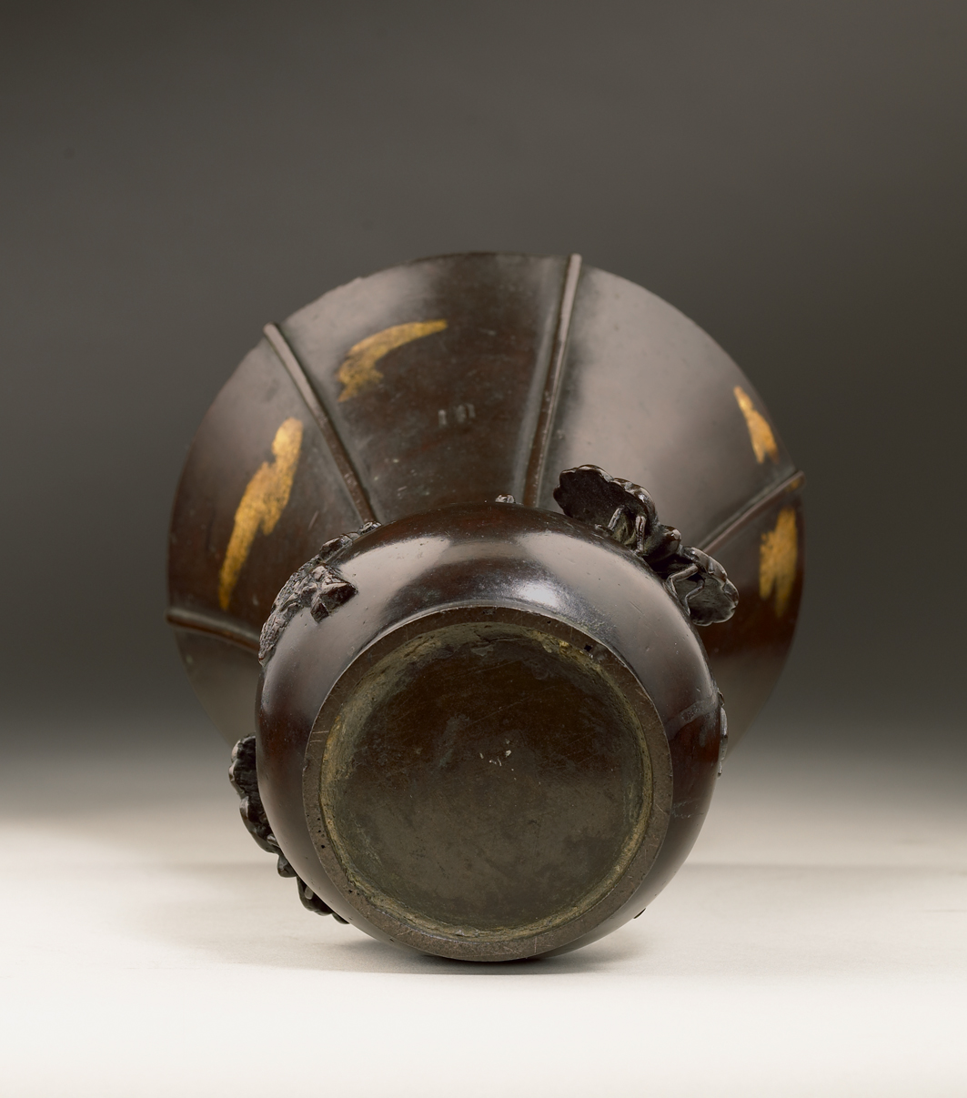  Japan, Edo Period (1615 - 1868), Bronze Flower Vase with Flaring Neck